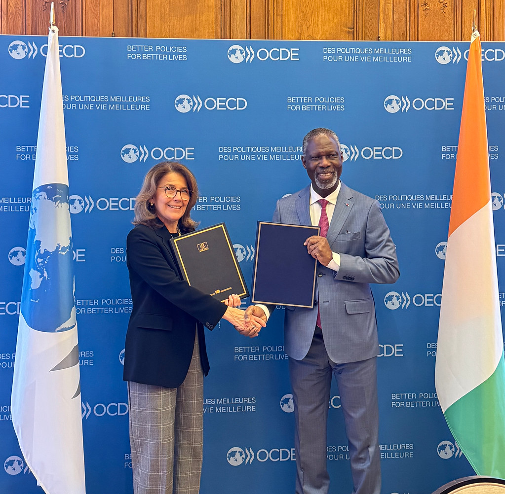 Mme Fabicia Lapcorella Sécretaire Générale de l'OCDE et l'Ambassadeur  Maurice Bandama